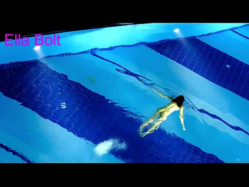 ❤️ Non podo deixar de mirar, unha moza loira que é sorprendida nadando espida na piscina do resort ELLA BOLT Porno fb en % gl.courseclass.ru % ️❤